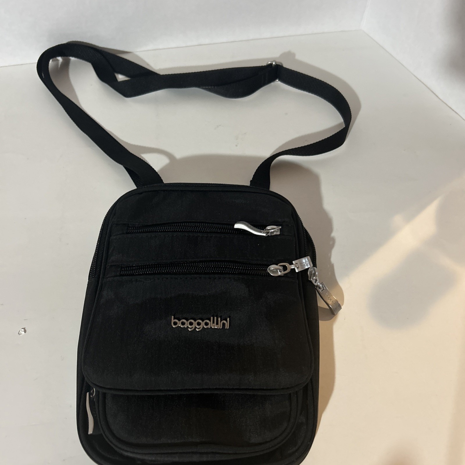 Baggallini Black Crossbody Bag Zipper Accent Key Holder Small Women Travel